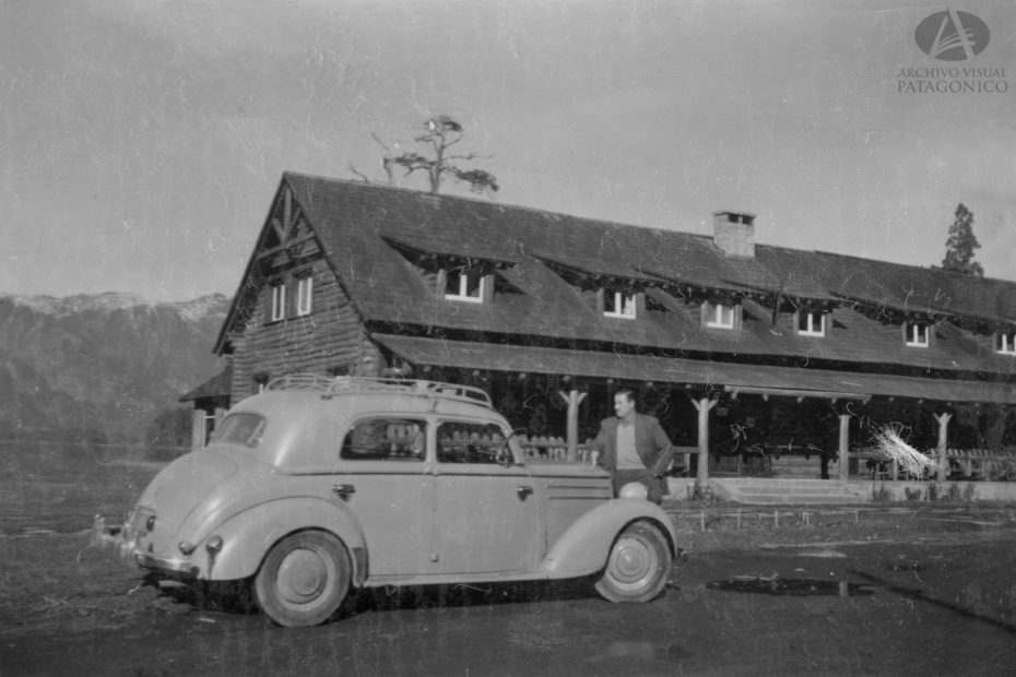 Edificio 3 con auto 1955 ed