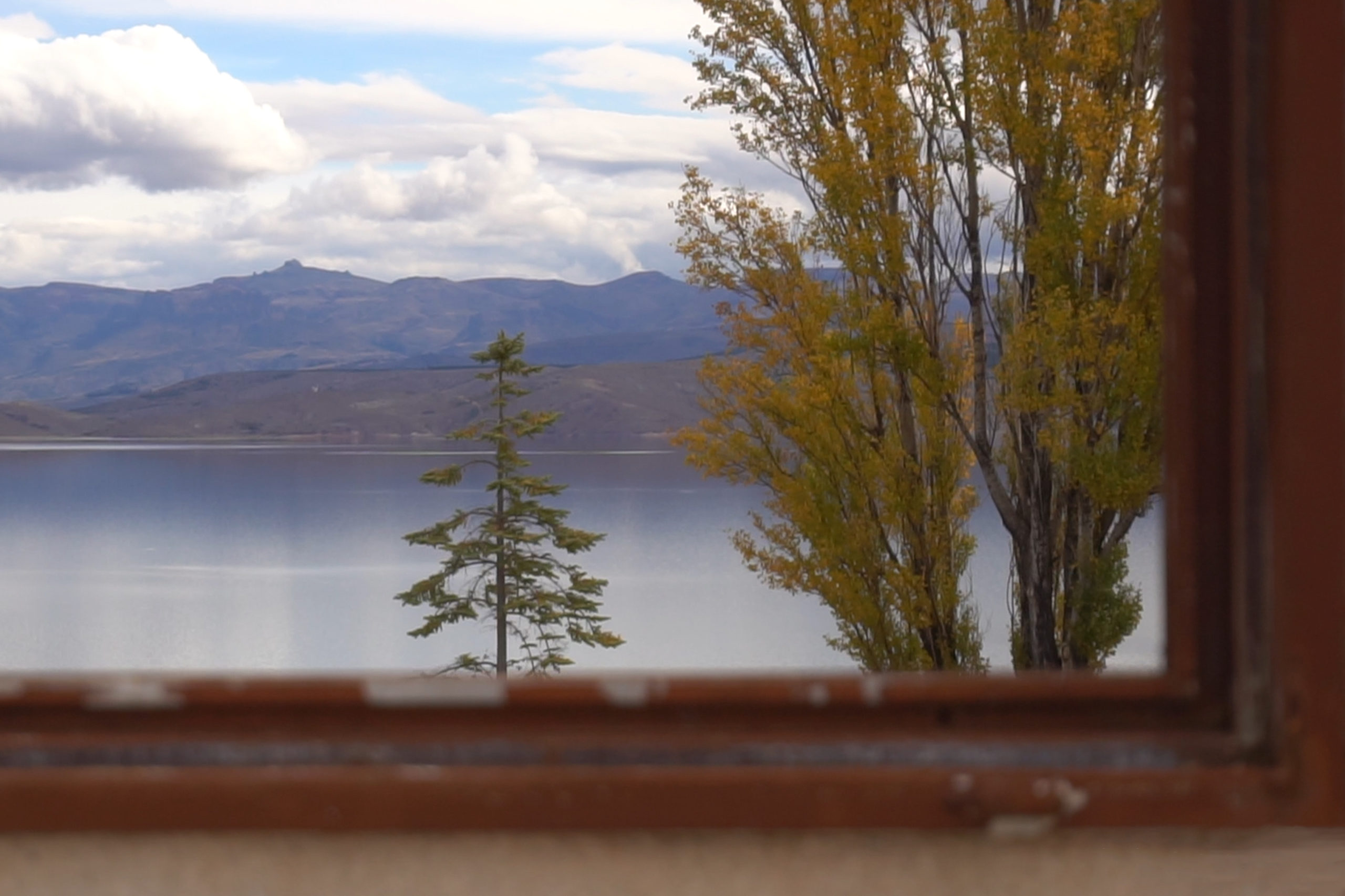captura vista lago desde ventana comedor